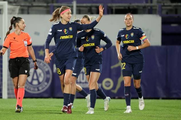 WOMEN SOCCER - UEFA CL, St.Poelten vs Man.City VIENNA,AUSTRIA,16.OCT.24 - WOMEN SOCCER - UEFA Women s Champions League, group stage, SKN Sankt Poelten vs Manchester City. Image shows the rejoicing of Kamila Dubcova and Jennifer Klein (St.Poelten).  GEPAxpictures xWalterxLuger
