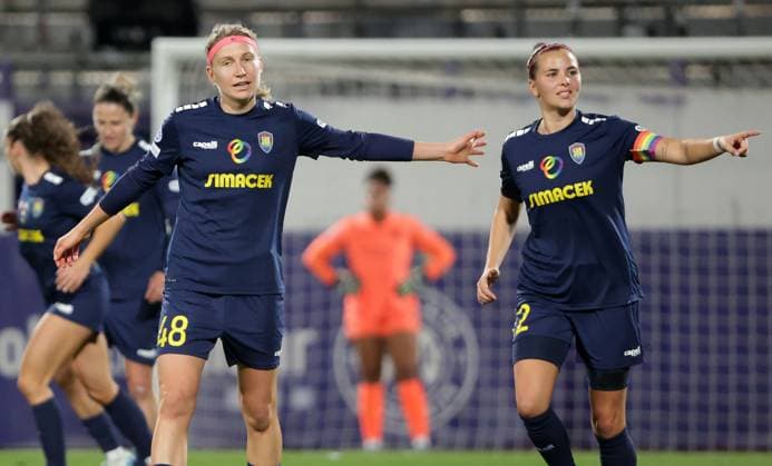 WOMEN SOCCER - UEFA CL, St.Poelten vs Man.City VIENNA,AUSTRIA,16.OCT.24 - WOMEN SOCCER - UEFA Women s Champions League, group stage, SKN Sankt Poelten vs Manchester City. Image shows the rejoicing of Kamila Dubcova and Jennifer Klein (St.Poelten).  GEPAxpictures xWalterxLuger
