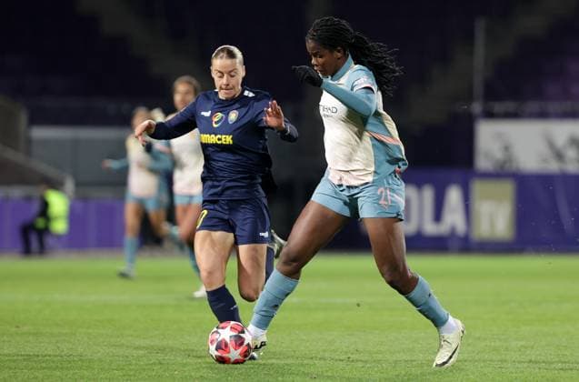 WOMEN SOCCER - UEFA CL, St.Poelten vs Man.City VIENNA,AUSTRIA,16.OCT.24 - WOMEN SOCCER - UEFA Women s Champions League, group stage, SKN Sankt Poelten vs Manchester City. Image shows Sophie Hillebrand (St.Poelten) and Khadija Shaw (Man.City).  GEPAxpictures xWalterxLuger