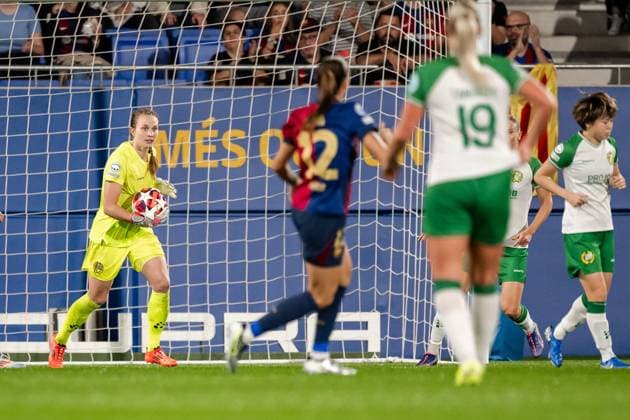 241016 Goalkeeper Anna Tamminen of Hammarby during the Women s Champions League football match between Barcelona and Hammarby on October 16, 2024 in Barcelona Photo Johanna Säll BILDBYRAN kod JL JL0454 fotboll football soccer fotball uefa womens champions league barcelona hammarby dam bbeng  Copyright: JOHANNAxSÄLL BB241016BB695