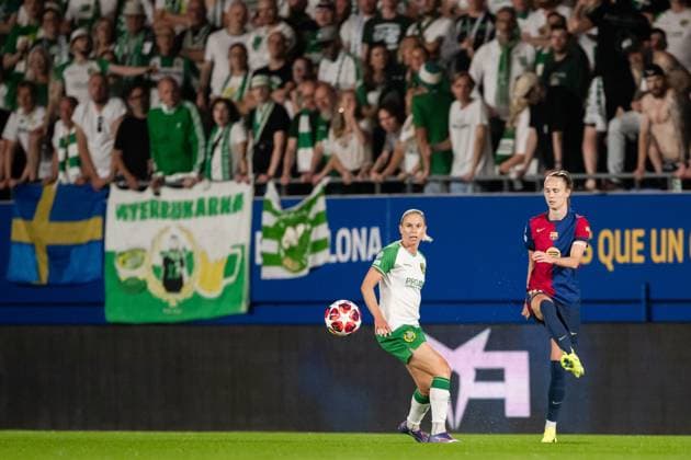 241016 Jonna Andersson of Hammarby and Caroline Graham Hansen of Barcelona during the Women s Champions League football match between Barcelona and Hammarby on October 16, 2024 in Barcelona Photo Johanna Säll BILDBYRAN kod JL JL0454 fotboll football soccer fotball uefa womens champions league barcelona hammarby dam bbeng  Copyright: JOHANNAxSÄLL BB241016BB706