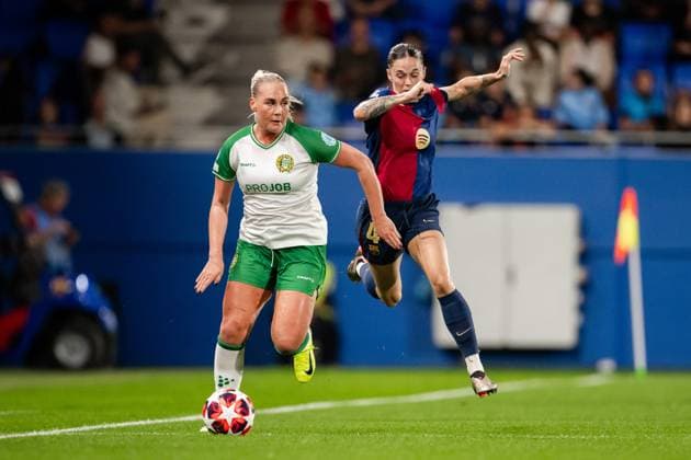 241016 Cathinka Tandberg of Hammarby and Maria Leon of Barcelona during the Women s Champions League football match between Barcelona and Hammarby on October 16, 2024 in Barcelona Photo Johanna Säll BILDBYRAN kod JL JL0454 fotboll football soccer fotball uefa womens champions league barcelona hammarby dam bbeng  Copyright: JOHANNAxSÄLL BB241016BB721