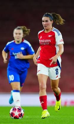 Mariona Caldentey (R) of Arsenal Women FC dribbles the ball during the UEFA Women s Champions league match against Valerenga Arsenal Women v Valerenga Women, UEFA Women s Champions League, Group C, Emirates Stadium, London, UK - 16 Oct 2024 Editorial use only  Copyright: xJavierxGarcia Shutterstockx 14783004ah