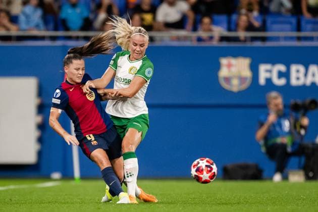 241016 Claudia Pina of Barcelona and Stina Lennartsson of Hammarby during the Women s Champions League football match between Barcelona and Hammarby on October 16, 2024 in Barcelona Photo Johanna Säll BILDBYRAN kod JL JL0454 fotboll football soccer fotball uefa womens champions league barcelona hammarby dam bbeng  Copyright: JOHANNAxSÄLL BB241016BB758