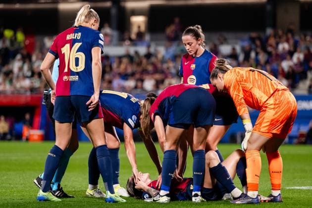 241016 Maria Leon of Barcelona in pain during the Women s Champions League football match between Barcelona and Hammarby on October 16, 2024 in Barcelona Photo Johanna Säll BILDBYRAN kod JL JL0454 fotboll football soccer fotball uefa womens champions league barcelona hammarby dam bbeng depp skada  Copyright: JOHANNAxSÄLL BB241016BB780