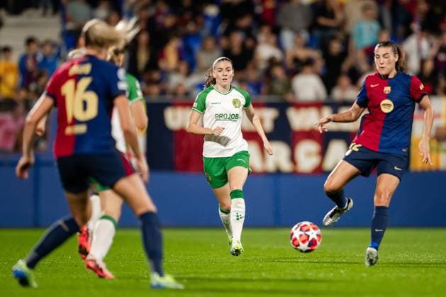 241016 Smilla Vallotto of Hammarby during the Women s Champions League football match between Barcelona and Hammarby on October 16, 2024 in Barcelona Photo Johanna Säll BILDBYRAN kod JL JL0454 fotboll football soccer fotball uefa womens champions league barcelona hammarby dam bbeng  Copyright: JOHANNAxSÄLL BB241016BB789