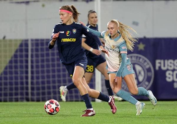 WOMEN SOCCER - UEFA CL, St.Poelten vs Man.City VIENNA,AUSTRIA,16.OCT.24 - WOMEN SOCCER - UEFA Women s Champions League, group stage, SKN Sankt Poelten vs Manchester City. Image shows Kamila Dubcova (St.Poelten) and Laura Blindkilde Brown (Man.City).  GEPAxpictures xWalterxLuger