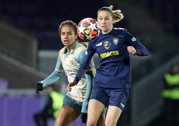 WOMEN SOCCER - UEFA CL, St.Poelten vs Man.City VIENNA,AUSTRIA,16.OCT.24 - WOMEN SOCCER - UEFA Women s Champions League, group stage, SKN Sankt Poelten vs Manchester City. Image shows Mary Fowler (Man.City) and Maria Mikolajova (St.Poelten).  GEPAxpictures xWalterxLuger
