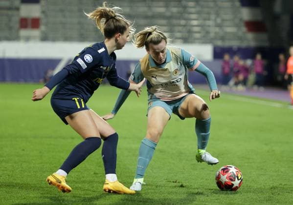 WOMEN SOCCER - UEFA CL, St.Poelten vs Man.City VIENNA,AUSTRIA,16.OCT.24 - WOMEN SOCCER - UEFA Women s Champions League, group stage, SKN Sankt Poelten vs Manchester City. Image shows Sarah Mattner (St.Poelten) and Lauren Hemp (Man.City).  GEPAxpictures xWalterxLuger