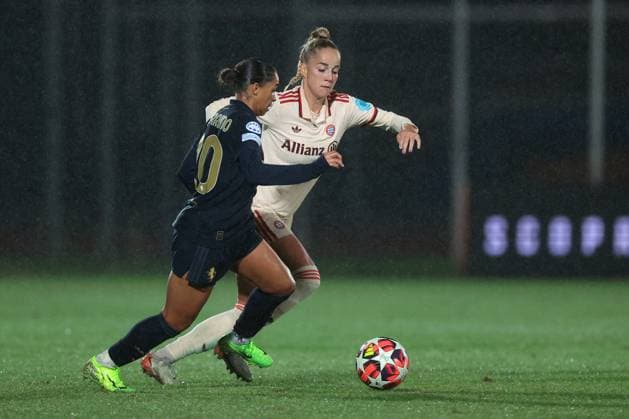 Biella, Italy, 16th October 2024. Giulia Gwinn of Bayern Munchen is pursued by Estelle Cascarino of Juventus during the UEFA Womens Champions League match at Stadio Comunale Vittorio Pozzo Lamarmora, Biella. Picture credit should read: Jonathan Moscrop Sportimage EDITORIAL USE ONLY. No use with unauthorised audio, video, data, fixture lists, club league logos or live services. Online in-match use limited to 120 images, no video emulation. No use in betting, games or single club league player publications. SPI-3372-0010