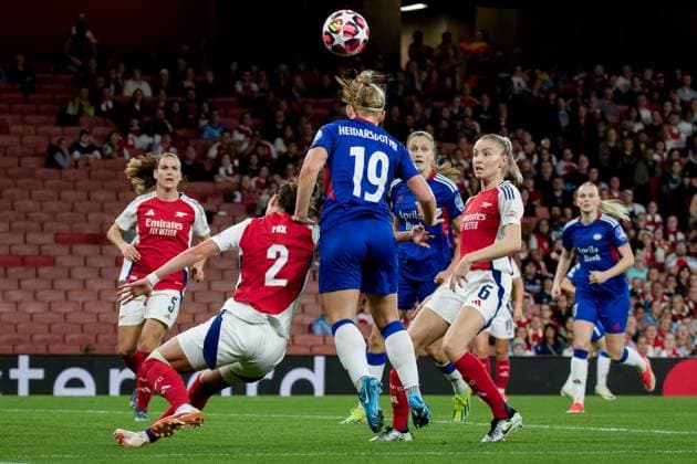 London, England, October 16 2024: Emily Fox (2 Arsenal) and Saedis HeiÃ°arsdottir (19 Valerenga) in action during the UEFA Womens Champions League game between Arsenal and Valerenga at Emirates Stadium in London, England. (Pedro Porru SPP) Copyright: xPedroxPorrux xSPPx spp-en-PePoSp-4F8A0077_DxO