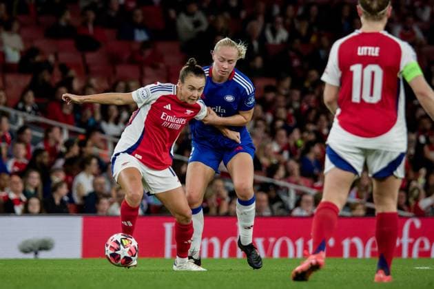 London, England, October 16 2024: Caitlin Foord (19 Arsenal) and Sara Horte (2 Valerenga) in action during the UEFA Womens Champions League game between Arsenal and Valerenga at Emirates Stadium in London, England. (Pedro Porru SPP) Copyright: xPedroxPorrux xSPPx spp-en-PePoSp-4F8A0087_DxO