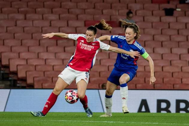 London, England, October 16 2024: Laia Codina Panedas (5 Arsenal) and Janni Thomsen (7 Valerenga) in action during the UEFA Womens Champions League game between Arsenal and Valerenga at Emirates Stadium in London, England. (Pedro Porru SPP) Copyright: xPedroxPorrux xSPPx spp-en-PePoSp-4F8A0057_DxO