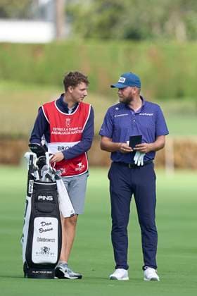 Estrella Damm N.A. Andalucia Masters 2024 Daniel Brown of England talks with his caddie on the 14th hole on day one of the Estrella Damm N.A. Andalucia Masters 2024 at Real Club de Golf Sotogrande in San Roque, Spain, on October 17, 2024. San Roque, Spain Spain  Copyright: xJosexManuelxAlvarezxReyx originalFilename:alvarezrey-notitle241017_npIyp.jpg
