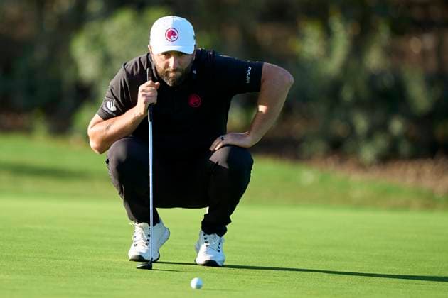 Estrella Damm N.A. Andalucia Masters 2024 Jon Rahm of Spain studies his shot on the 10th green on day one of the Estrella Damm N.A. Andalucia Masters 2024 at Real Club de Golf Sotogrande in San Roque, Spain, on October 17, 2024. San Roque, Spain Spain  Copyright: xJosexManuelxAlvarezxReyx originalFilename:alvarezrey-notitle241017_npCXj.jpg