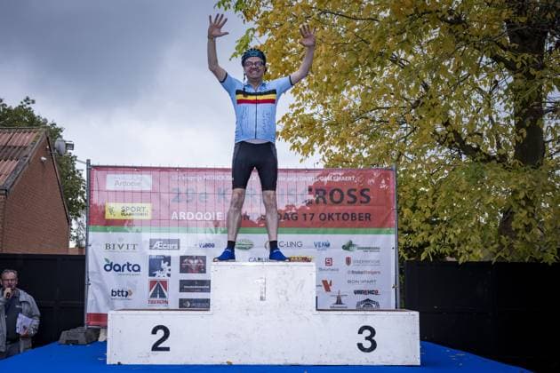 Belgian singer Steve Tielens pictured during the Kermiscross cyclocross cycling event in Ardooie, Thursday 17 October 2024. DAVIDxPINTENS  x102798733x