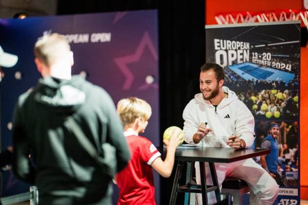 French Hugo Gaston signs an autograph during the ATP, Tennis Herren European Open Tennis tournament in Antwerp, Thursday 17 October 2024. JASPERxJACOBS  x102799550x