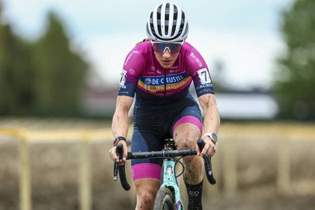 Belgian Alicia Franck pictured in action during the women s elite race of the Kermiscross cyclocross cycling event in Ardooie, Thursday 17 October 2024. DAVIDxPINTENS  x102799579x