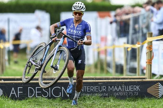 Dutch Ceylin Del Carmen Alvarado pictured in action during the women s elite race of the Kermiscross cyclocross cycling event in Ardooie, Thursday 17 October 2024. DAVIDxPINTENS  x102799618x