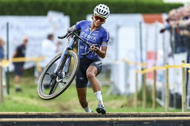 Dutch Ceylin Del Carmen Alvarado pictured in action during the women s elite race of the Kermiscross cyclocross cycling event in Ardooie, Thursday 17 October 2024. DAVIDxPINTENS  x102799647x