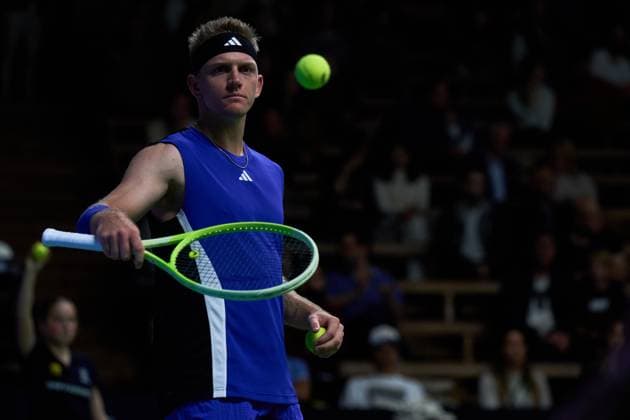 Alejandro Davidovich Fokina of Spain prepares to serve to Stan Wawrinka of Switzerland during the second round match of the Stockholm Open at The Royal Tennis Hall on October17, 2024 in Stockholm, Sweden. (Photo by Camilla Stolen Imago) Stockholm Sweden Copyright: xCamillaxStolenx L2360916