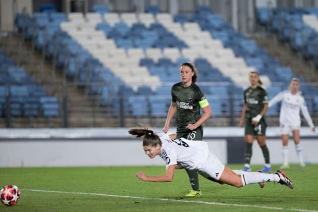 UEFA Women s Champions League - Real Madrid vs Celtic club woman MADRID, SPAIN -October 17:Signe Bruun of Real Madrid women scores a goal during the UEFA Women s Champions League match between Real Madrid and Celtic club woman at Alfredo Di Stefano stadium in Madrid. (Photo by Guillermo Martinez) Madrid Alfredo Di Stefano Stadium Spain Copyright: xGuillermoxMartinezx