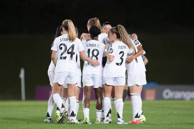 UEFA Women s Champions League - Real Madrid vs Celtic club woman MADRID, SPAIN -October 17: Several player of Real Madrid celebrates a goal during the UEFA Women s Champions League match between Real Madrid and Celtic club woman at Alfredo Di Stefano stadium in Madrid. (Photo by Guillermo Martinez) Madrid Alfredo Di Stefano Stadium Spain Copyright: xGuillermoxMartinezx
