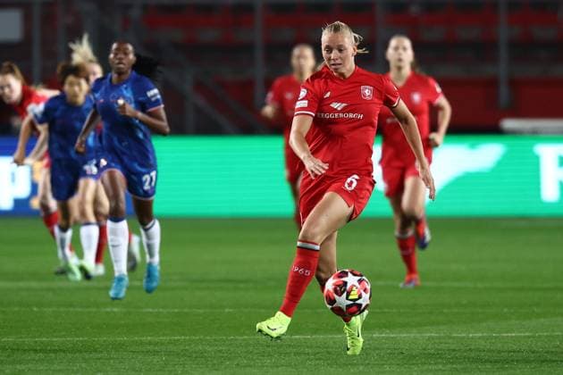 ENSCHEDE - Ella Peddemors of FC Twente during the UEFA Champions League women s match between FC Twente and Chelsea FC at Stadion De Grolsch Veste on Oct. 17, 2024 in Enschede, Netherlands. ANP VINCENT JANNINK UEFA Women s Champions League 2024 25 Group Stage MD1 2024 25 xVIxANPxSportx xxANPxIVx 511095675 originalFilename: 511095675.jpg