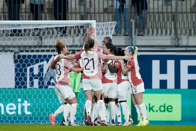 Wolfsburg, Germany, October 17th 2024: Wendie Renard (3 Olympique Lyonnais) celebrates with teammates after scoring her teams first goal during the UEFA Womens Champions League Group stage football match between VfL Wolfsburg and Olympique Lyonnais at AOK Stadion in Wolfsburg, Germany. (Daniela Porcelli SPP) Copyright: xDanielaxPorcellix xSPPx spp-en-DaPoSp-20241017-_DP14924