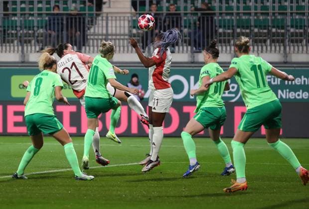 VfL vs Olympique Lyon, CL Women Wolfsburg, 17 10 2024, FOOTBALL VfL Wolfsburg vs Olympique Lyon, group round Champions League Women, season 2024 25 Svenja Huth VfL Wolfsburg , Kadidiatou Diani Olympique Lyon Wolfsburg