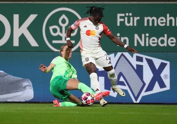 VfL vs Olympique Lyon, CL Women Wolfsburg, 17 10 2024, FOOTBALL VfL Wolfsburg vs Olympique Lyon, group round Champions League Women, season 2024 25 Lynn Wilms VfL Wolfsburg , Tabitha Chawinga Olympique Lyon Wolfsburg