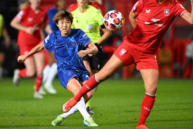 ENSCHEDE - Maika Hamano of Chelsea makes the 0-2 during the UEFA Champions League women s match between FC Twente and Chelsea FC at Stadion De Grolsch Veste on Oct. 17, 2024 in Enschede, Netherlands. ANP Hollandse Hoogte UEFA Women s Champions League 2024 25 Group Stage MD1 2024 25 xVIxANPxSportx xGerritxvanxKeulenxIVx 511096479 originalFilename: 511096479.jpg