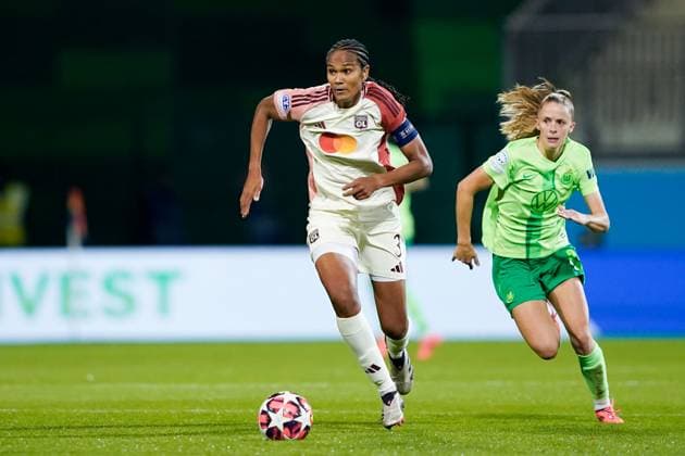 Wolfsburg, Germany, October 17th 2024: Wendie Renard (3 Olympique Lyonnais) controls the ball during the UEFA Womens Champions League Group stage football match between VfL Wolfsburg and Olympique Lyonnais at AOK Stadion in Wolfsburg, Germany. (Daniela Porcelli SPP) Copyright: xDanielaxPorcellix xSPPx spp-en-DaPoSp-20241017-_DP14977