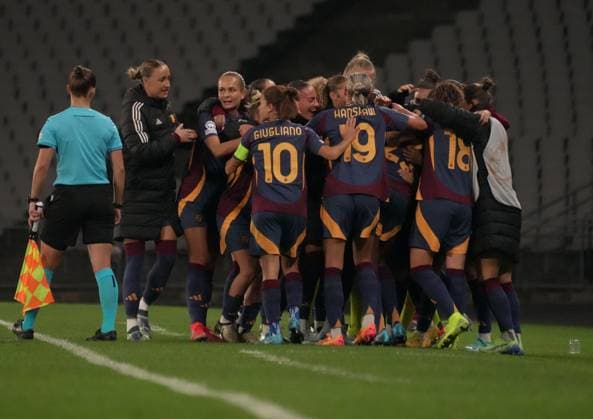 Hawa Cissoko (23) of AS Roma celebrates after scoring the first goal of his team with teammates during the UEFA Women s Champions League match between Galatasaray A.S. and AS Roma at Ataturk Olympic Stadium on October 17, 2024 in Istanbul, Turkey. Istanbul Ataturk Olympic Stadium Turkey Copyright: xSeskimphotox Galatasaray-Roma-171024 (82)