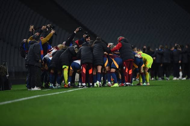 Hawa Cissoko (23) of AS Roma celebrates after scoring the first goal of his team with teammates during the UEFA Women s Champions League match between Galatasaray A.S. and AS Roma at Ataturk Olympic Stadium on October 17, 2024 in Istanbul, Turkey. Istanbul Ataturk Olympic Stadium Turkey Copyright: xSeskimphotox Galatasaray-Roma-171024 (91)