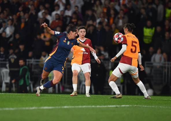 Kristina Bakarandze (21) , Eda Karatas (5) of Galatasaray and Evelyne Viens (7) of As Roma during the UEFA Women s Champions League match between Galatasaray A.S. and AS Roma at Ataturk Olympic Stadium on October 17, 2024 in Istanbul, Turkey. Istanbul Ataturk Olympic Stadium Turkey Copyright: xSeskimphotox Galatasaray-Roma-171024 (139)