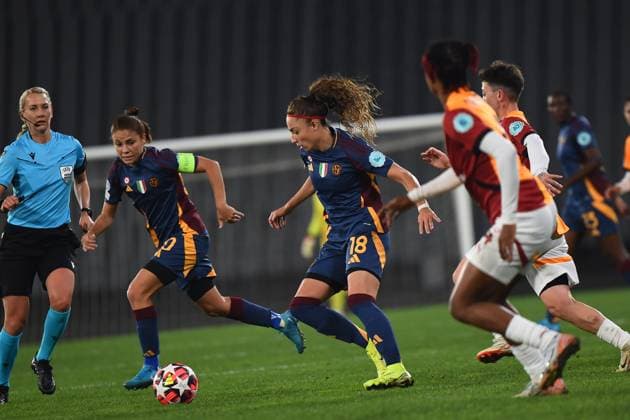 Benedetta Glionna (18) and Manuela Giugliano (10) of As Roma during the UEFA Women s Champions League match between Galatasaray A.S. and AS Roma at Ataturk Olympic Stadium on October 17, 2024 in Istanbul, Turkey. Istanbul Ataturk Olympic Stadium Turkey Copyright: xSeskimphotox Galatasaray-Roma-171024 (150)