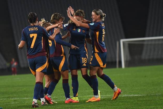 Valentina Giacinti (9) of Roma celebrates after scoring the second goal of his team with teammates during the UEFA Women s Champions League match between Galatasaray A.S. and AS Roma at Ataturk Olympic Stadium on October 17, 2024 in Istanbul, Turkey. Istanbul Ataturk Olympic Stadium Turkey Copyright: xSeskimphotox Galatasaray-Roma-171024 (157)