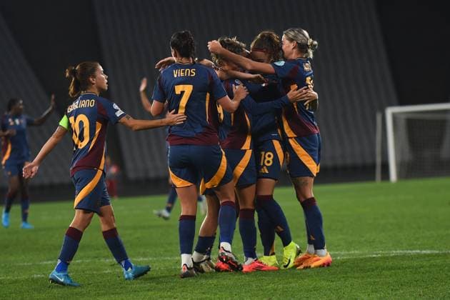 Valentina Giacinti (9) of Roma celebrates after scoring the second goal of his team with teammates during the UEFA Women s Champions League match between Galatasaray A.S. and AS Roma at Ataturk Olympic Stadium on October 17, 2024 in Istanbul, Turkey. Istanbul Ataturk Olympic Stadium Turkey Copyright: xSeskimphotox Galatasaray-Roma-171024 (159)