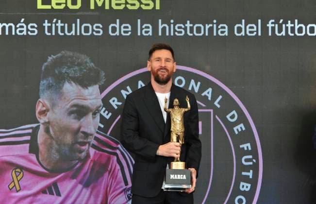 Football, Lionel Messi receives MARCA America Award in Fort Lauderdale