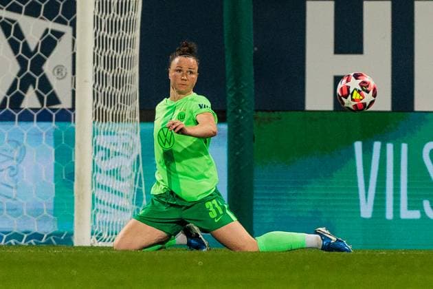 UEFA Womens Champions League VfL Wolfsburg Olympique Lyonnais 17 10 2024 Marina Hegering VfL Wolfsburg, 31 defends a shot on goal UEFA Womens Champions League VfL Wolfsburg Olympique Lyonnais, Wolfsburg, AOK Stadion on 17 10 2024 Copyright: xBEAUTIFULxSPORTS Wunderlx