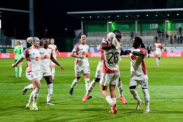 Wolfsburg, Germany, October 17th 2024: Lindsey Horan (26 Olympique Lyonnais) with teammates after scoring her teams second goal during the UEFA Womens Champions League Group stage football match between VfL Wolfsburg and Olympique Lyonnais at AOK Stadion in Wolfsburg, Germany. (Daniela Porcelli SPP) Copyright: xDanielaxPorcellix xSPPx spp-en-DaPoSp-20241017-_DP23626