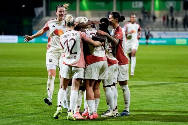 Wolfsburg, Germany, October 17th 2024: Lindsey Horan (26 Olympique Lyonnais) with teammates after scoring her teams second goal during the UEFA Womens Champions League Group stage football match between VfL Wolfsburg and Olympique Lyonnais at AOK Stadion in Wolfsburg, Germany. (Daniela Porcelli SPP) Copyright: xDanielaxPorcellix xSPPx spp-en-DaPoSp-20241017-_DP23635