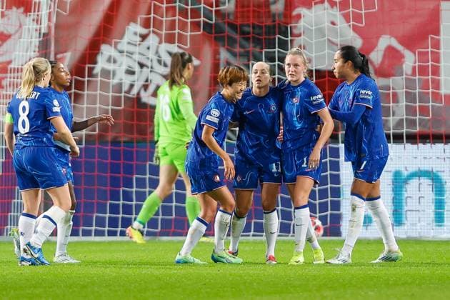 ENSCHEDE, Stadium De Grolsch Veste, 17-10-2024 , season 2024 2025 , UEFA Champions League Women. during the match Twente - Chelsea (women), Chelsea player Guro Reiten celebrating the goal scored 0-3 with Chelsea player Wieke Kaptein Twente - Chelsea (women)  x26485684x Copyright: