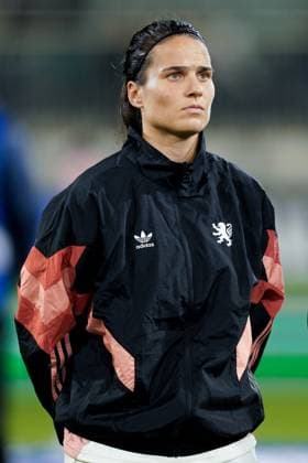 Wolfsburg, Germany, October 17th 2024: Dzsenifer Marozsan (10 Olympique Lyonnais) during the UWCL anthem prior to the UEFA Womens Champions League Group stage football match between VfL Wolfsburg and Olympique Lyonnais at AOK Stadion in Wolfsburg, Germany. (Daniela Porcelli SPP) Copyright: xDanielaxPorcellix xSPPx spp-en-DaPoSp-20241017-_DP14911