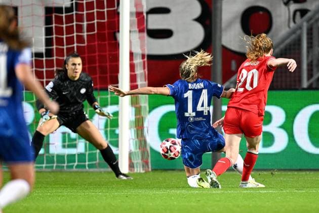 ENSCHEDE - Nikee van Dijk of FC Twente makes it 1-3 during the UEFA Champions League women s match between FC Twente and Chelsea FC at Stadion De Grolsch Veste on Oct. 17, 2024 in Enschede, Netherlands. ANP Hollandse Hoogte UEFA Women s Champions League 2024 25 Group Stage MD1 2024 25 xVIxANPxSportx xGerritxvanxKeulenxIVx 511102919 originalFilename: 511102919.jpg