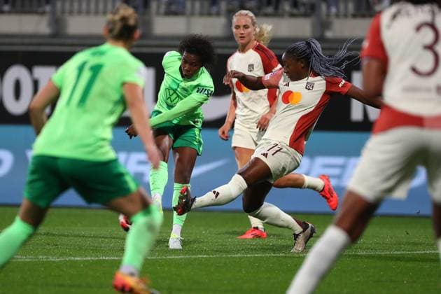 VfL vs Olympique Lyon, CL Women Wolfsburg, 17 10 2024, FOOTBALL VfL Wolfsburg vs Olympique Lyon, group round Champions League Women, season 2024 25 Lineth Beerensteyn VfL Wolfsburg , Kadidiatou Diani Olympique Lyon Wolfsburg