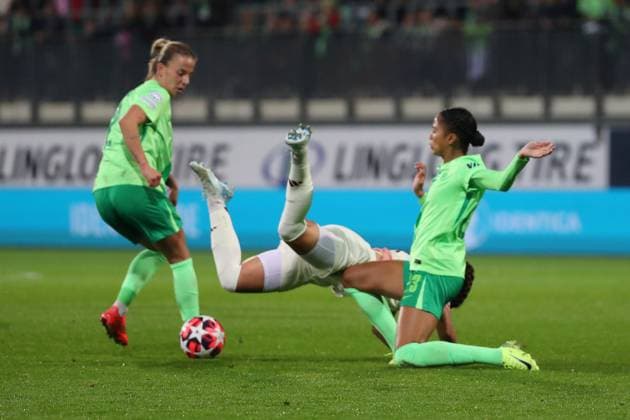 VfL vs Olympique Lyon, CL Women Wolfsburg, 17 10 2024, FOOTBALL VfL Wolfsburg vs Olympique Lyon, group round Champions League Women, season 2024 25 Lynn Wilms VfL Wolfsburg , Sveindis Jonsdottir VfL Wolfsburg Wolfsburg