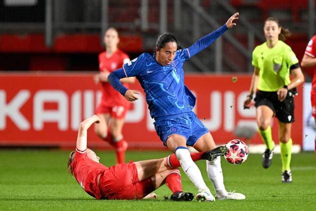 Sport Bilder des Tages ENSCHEDE - (l-r) Lieske Carleer of FC Twente, Mayra Ramirez of Chelsea during the UEFA Champions League women s match between FC Twente and Chelsea FC at Stadion De Grolsch Veste on Oct. 17, 2024 in Enschede, Netherlands. ANP Hollandse Hoogte UEFA Women s Champions League 2024 25 Group Stage MD1 2024 25 xVIxANPxSportx xGerritxvanxKeulenxIVx 511104035 originalFilename: 511104035.jpg