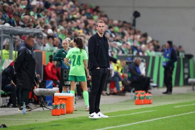 VfL vs Olympique Lyon, CL Women Wolfsburg, 17 10 2024, FOOTBALL VfL Wolfsburg vs Olympique Lyon, Group Round Champions League Women, Season 2024 25 Head Coach Tommy Stroot VfL Wolfsburg Wolfsburg